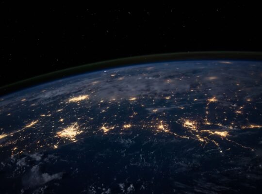 Satelite em orbita terrestre - ilustracao da internet via satelite da China Qianfan