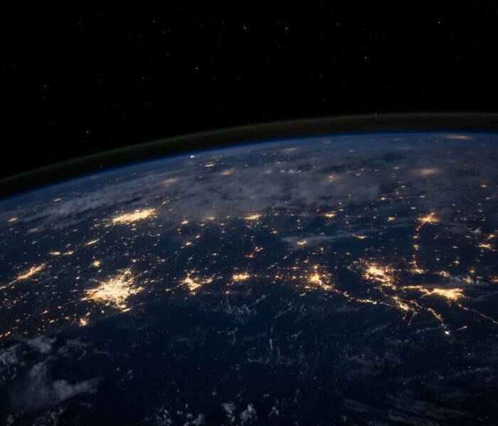 Satelite em orbita terrestre - ilustracao da internet via satelite da China Qianfan